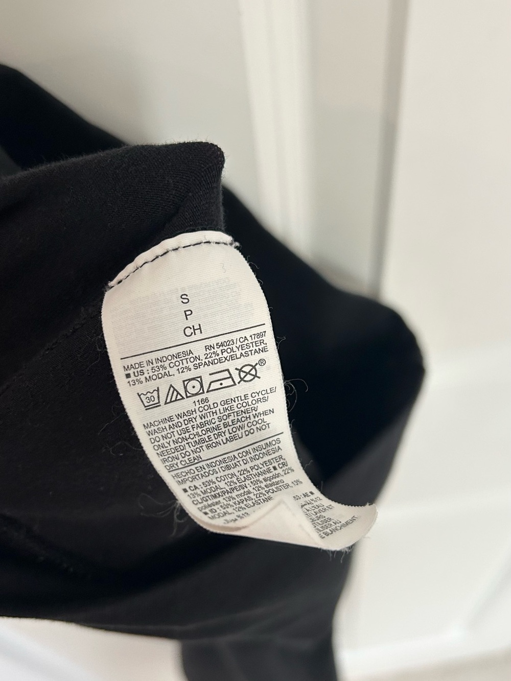 Old Navy Active Black High-Waisted Bootcut Leggings - Picture 4 of 4